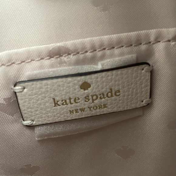 Kate Spade New York • DARCY SMALL BUCKET - Picture 11 of 16